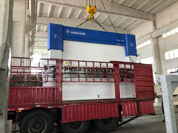 油电混合折弯机